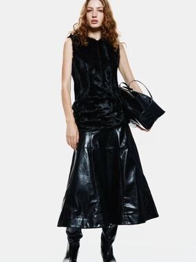 H&M Edition A/W 2025 Coated Circle Vegan Leather Skirt in black. NWT Sz 2